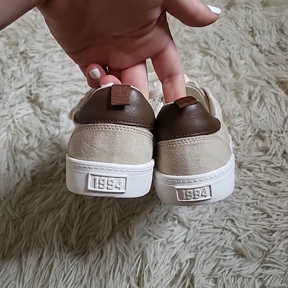 *SOLD* Canvas Faux Suede Trim Boy's Kid's Old Navy Sneakers Shoes - 13 - Picture 8 of 12